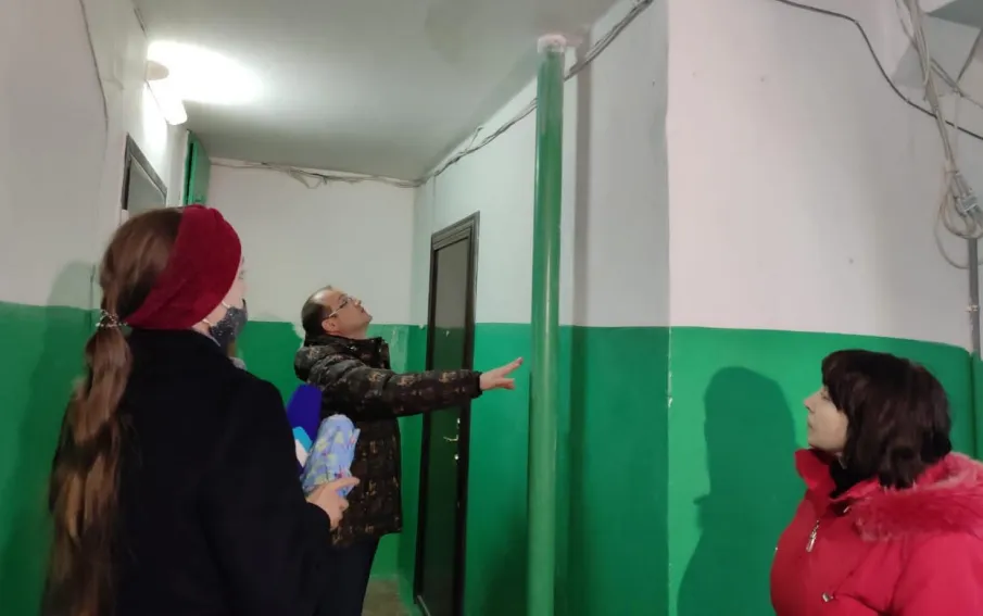 Дзержинские коммунальщики по требованию ГЖИ отремонтировали ливневку в многоквартирном доме