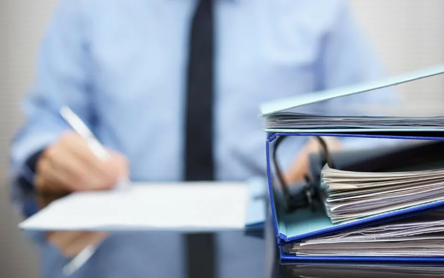 Домоуправляющие компании, которые получили лицензию в 2018 году и ранее, должны её продлить до 11 января 2023 года.