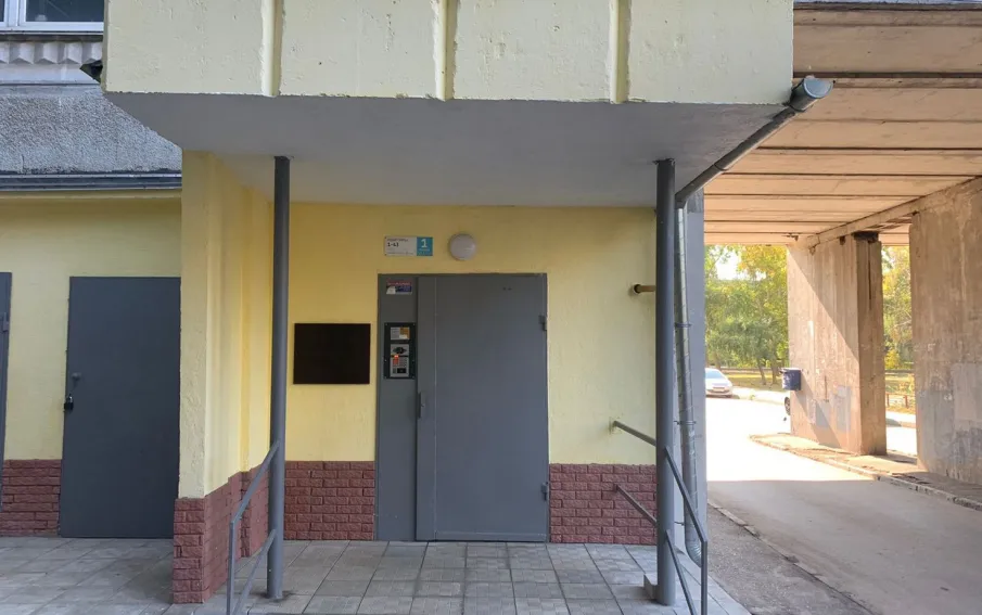С начала года по требованию ГЖИ в заречной части Нижнего Новгорода коммунальщики отремонтировали почти 50 входных групп