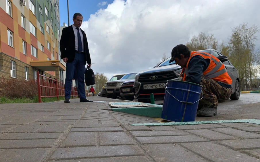 Нижегородский нагорный отдел Госжилинспекции при проверке содержания фасадов и придомовых территорий выявил больше ста нарушений