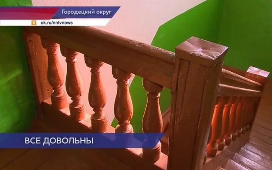 После жалобы жильцов в ГЖИ в доме №86 поселка Ильинский отремонтировали подъезд