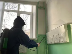 215 человек ежедневно выходят на уборку придомовых территорий Московского района