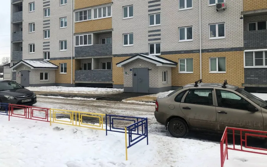 Более 3000 придомовых территорий многоквартирных домов проверили специалисты Госжилинспекции с начала холодного сезона.