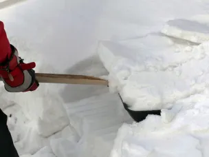 По поручению Губернатора Нижегородской области Госжилинспекция усиливает контроль по уборке придомовых территорий от снега и наледи в зимний период.