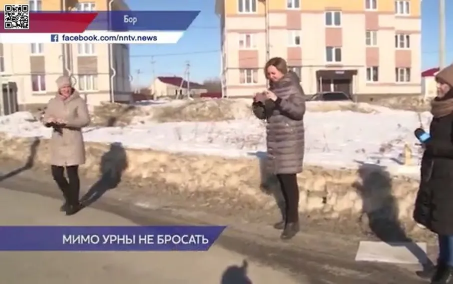 Специалисты ГЖИ проверили вывоз мусора с контейнерных площадок на Бору