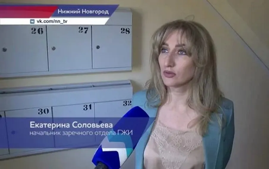 После жалобы жильцов в ГЖИ в подъезде дома №1Б по Красноуральской ДУК сделала ремонт